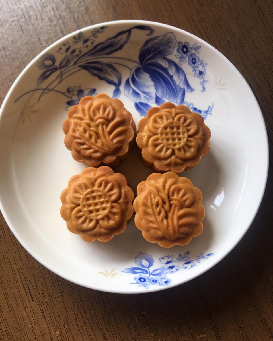 广式月饼—蛋黄莲蓉月饼