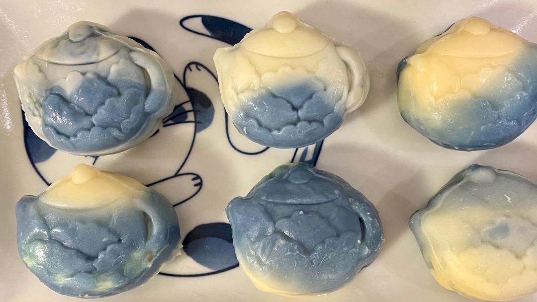 青花瓷榴莲流心月饼的做法