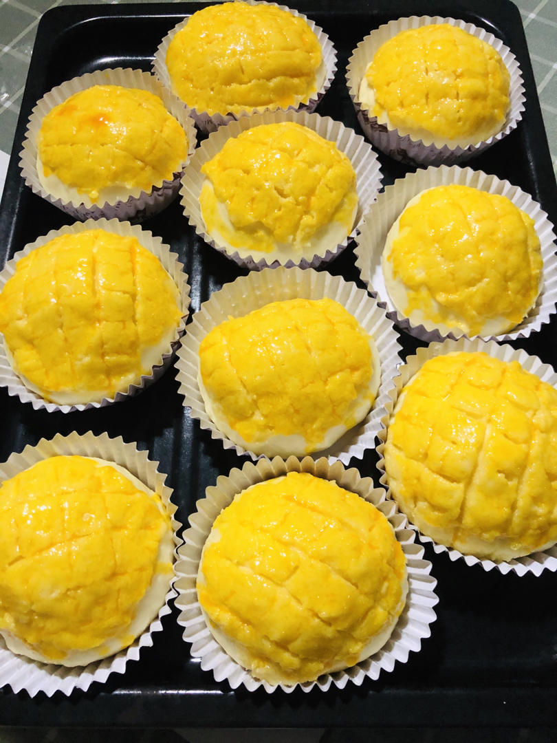好吃到炸裂的港式菠萝包（附带制作酥皮的小视频）