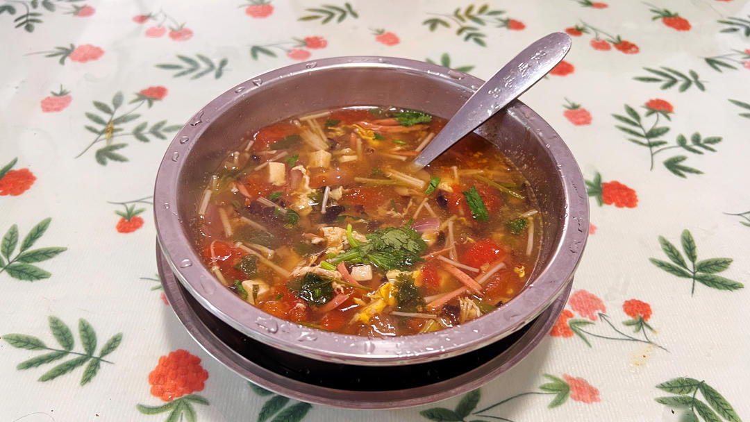 对付秋老虎，不妨多喝这酸辣汤，5元煮一大锅，清肠刮油，鲜香又营养