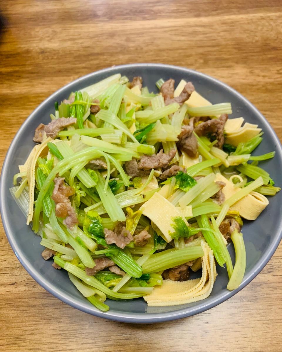 芹菜炒牛肉