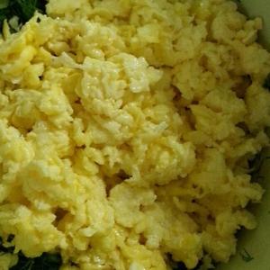 茴香鸡蛋素饺子的做法 步骤2