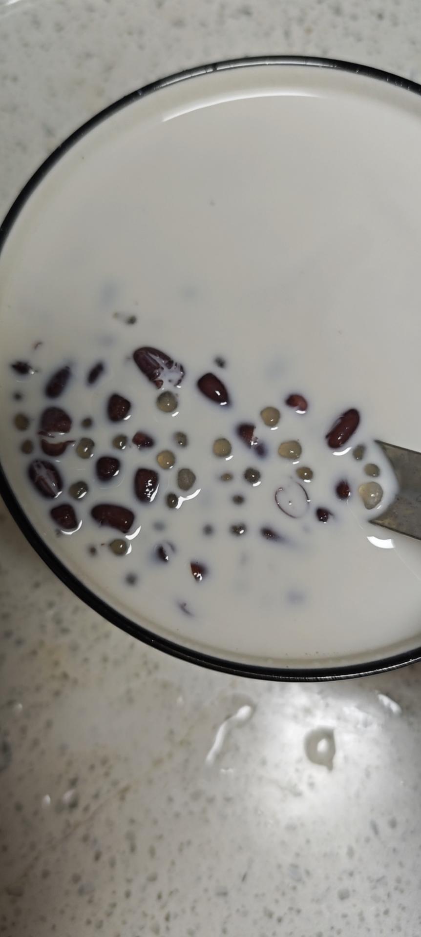 红豆牛奶西米露