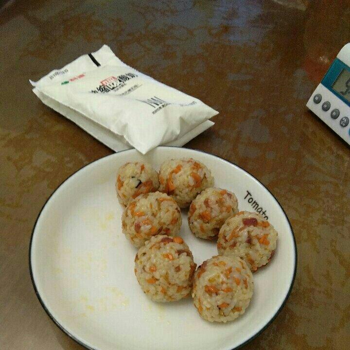 小盆友超爱的肉松饭团子