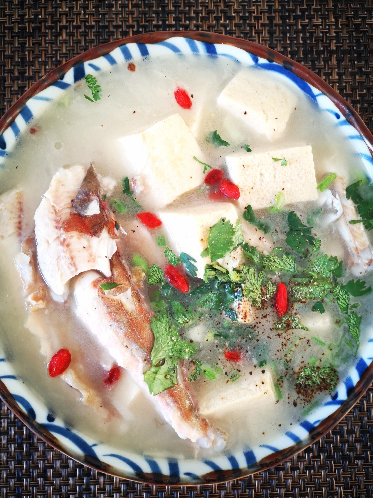 快速炖出奶白汤～红头鱼炖豆腐的做法
