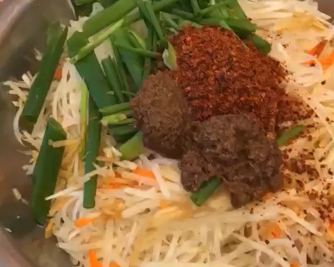 韩式白萝卜丝拌菜