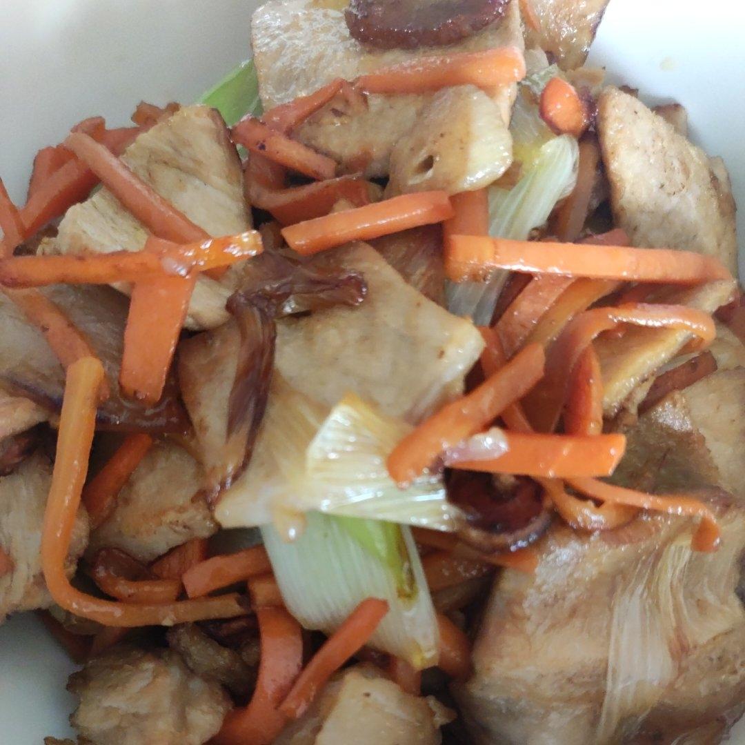 胡萝卜炒肉（小朋友最爱）