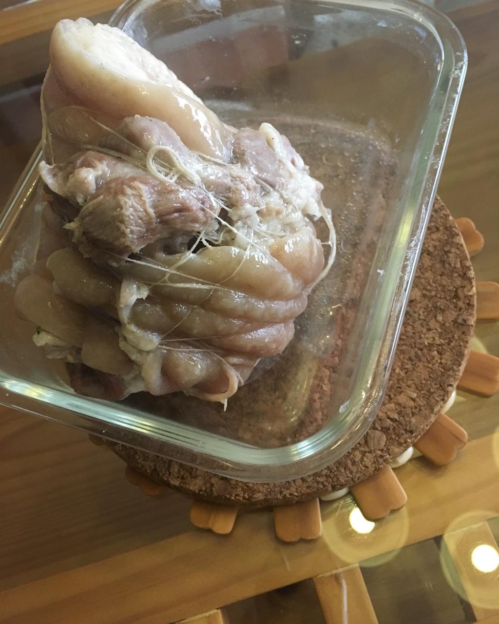 蒜酱水晶猪肘子，满满的胶原蛋白哦！