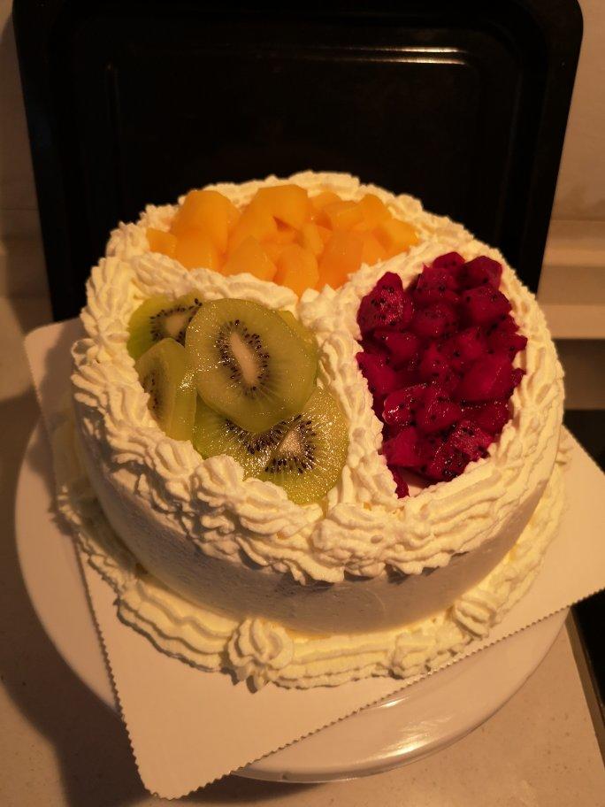 vivi628做的8寸水果生日蛋糕