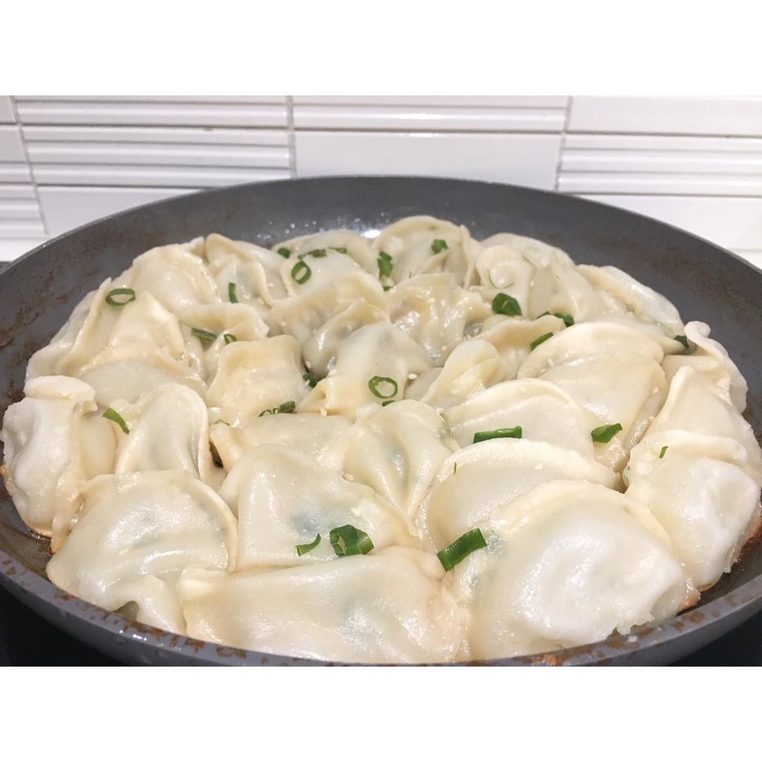 速冻水饺吃腻了吗~变锅贴吧(๑´ڡ`๑)