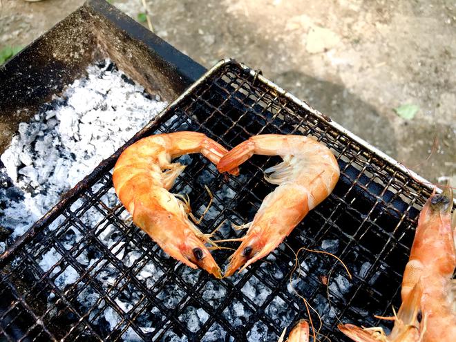 香烤大虾（野外烧烤必备技能）的做法
