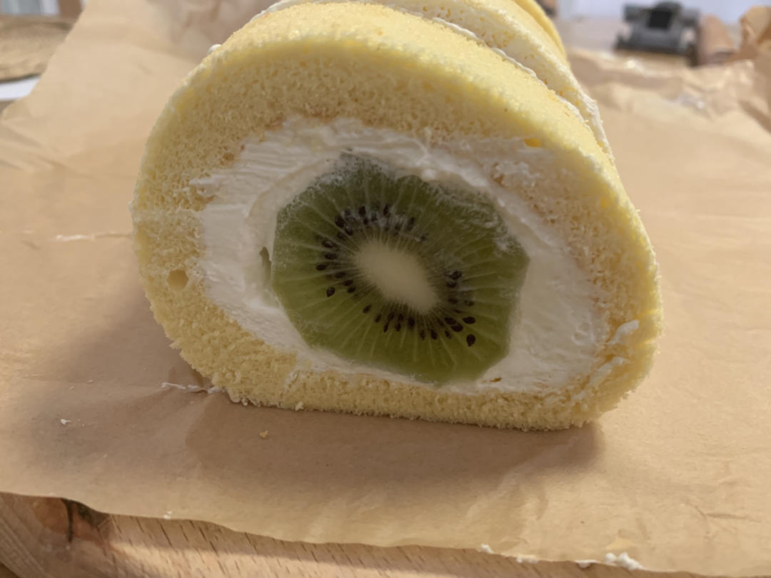一个猕猴桃卷（蛋糕卷）