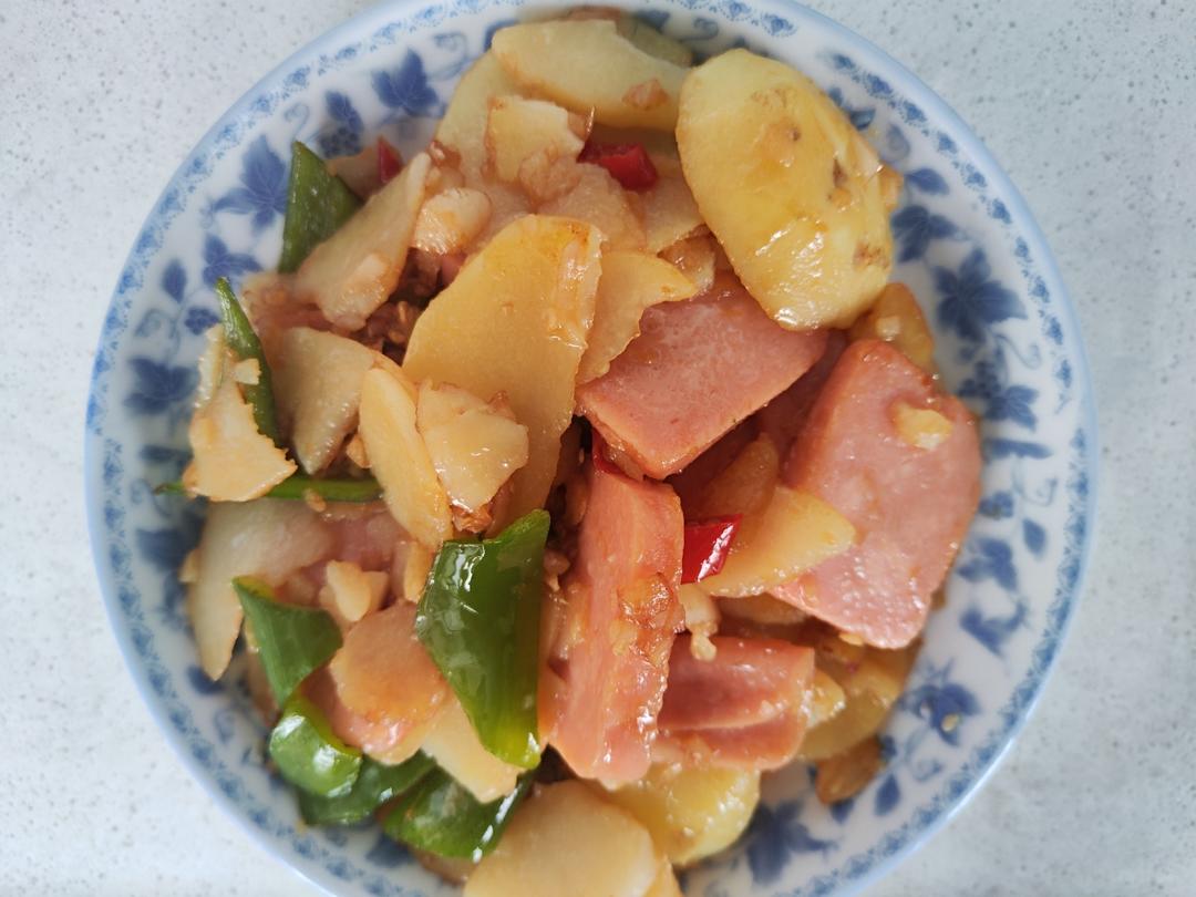 土豆片炒火腿肠