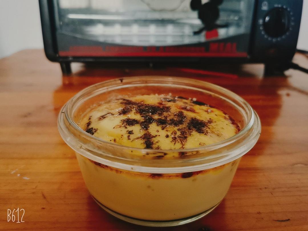 Crèmebrulée。法式烤布雷。焦糖布丁。