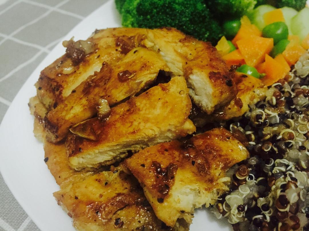 酷炫屌炸天好吃的煎鸡胸肉（香蒜蜂蜜煎鸡胸肉）