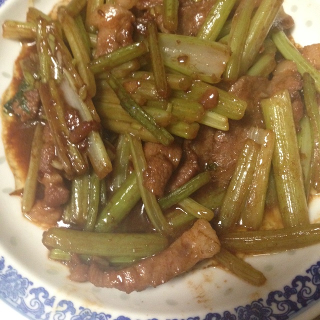 芹菜炒肉
