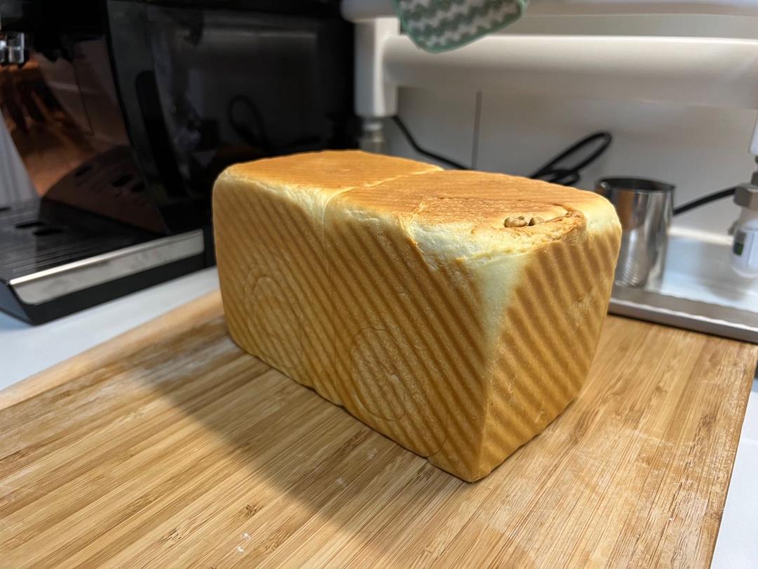 用烤箱自己做面包--手工牛奶吐司面包