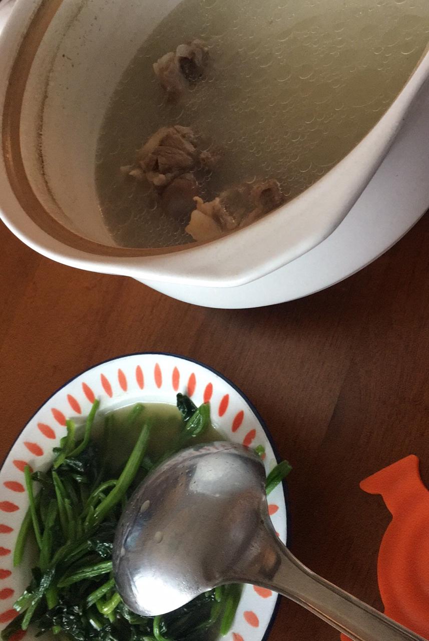 最单纯的大骨头汤