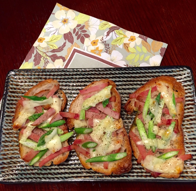 芦笋鸡肉烤法棍