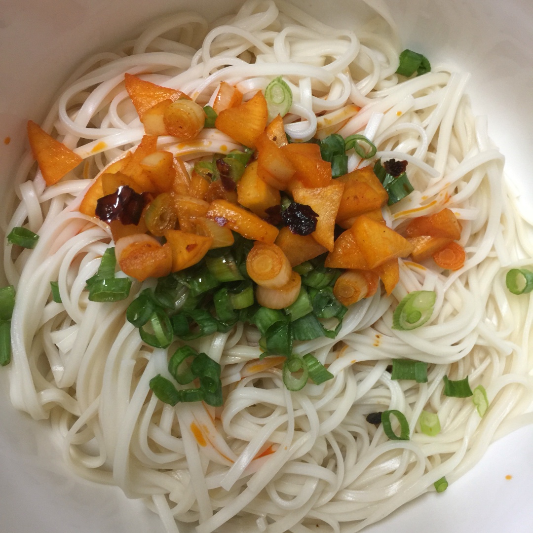 葱爆面—就是汪涵在天天向上里面做的那个啦