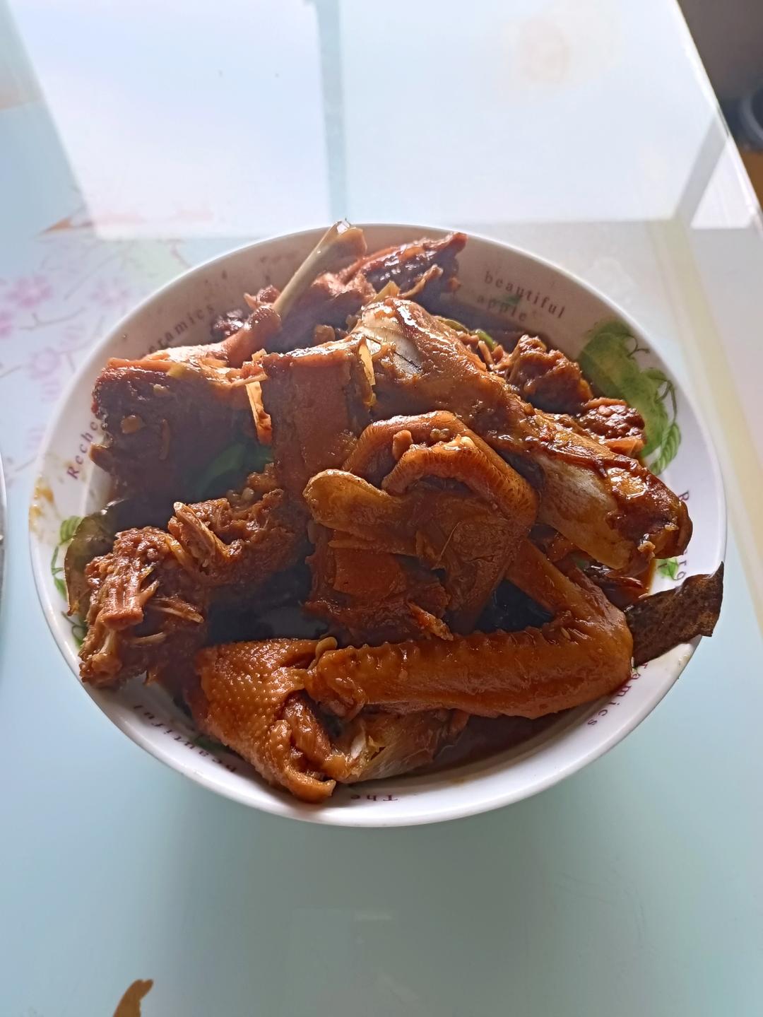 传统正宗的啤酒鸭配方和做法，鲜嫩香浓，只需炒千万不要焯水