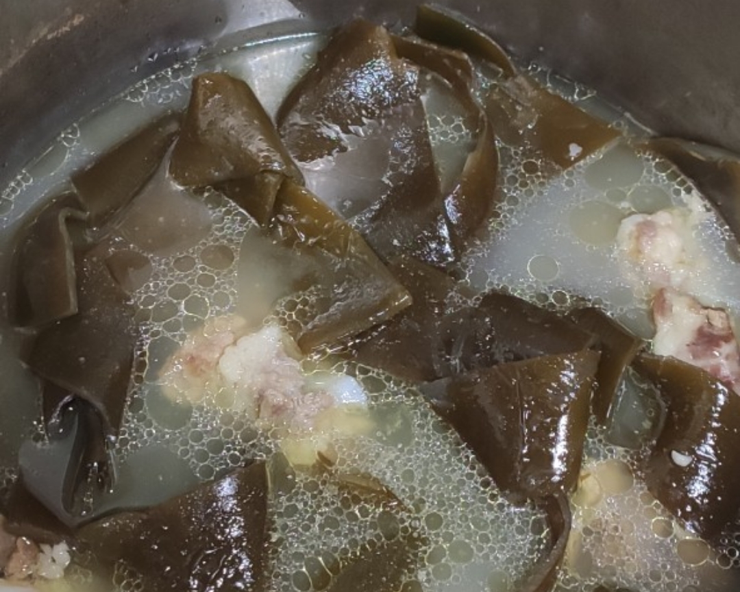 家的味道—海带排骨汤的做法 步骤7