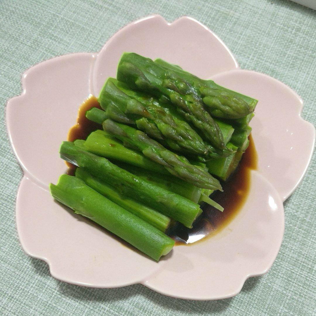 白灼芦笋