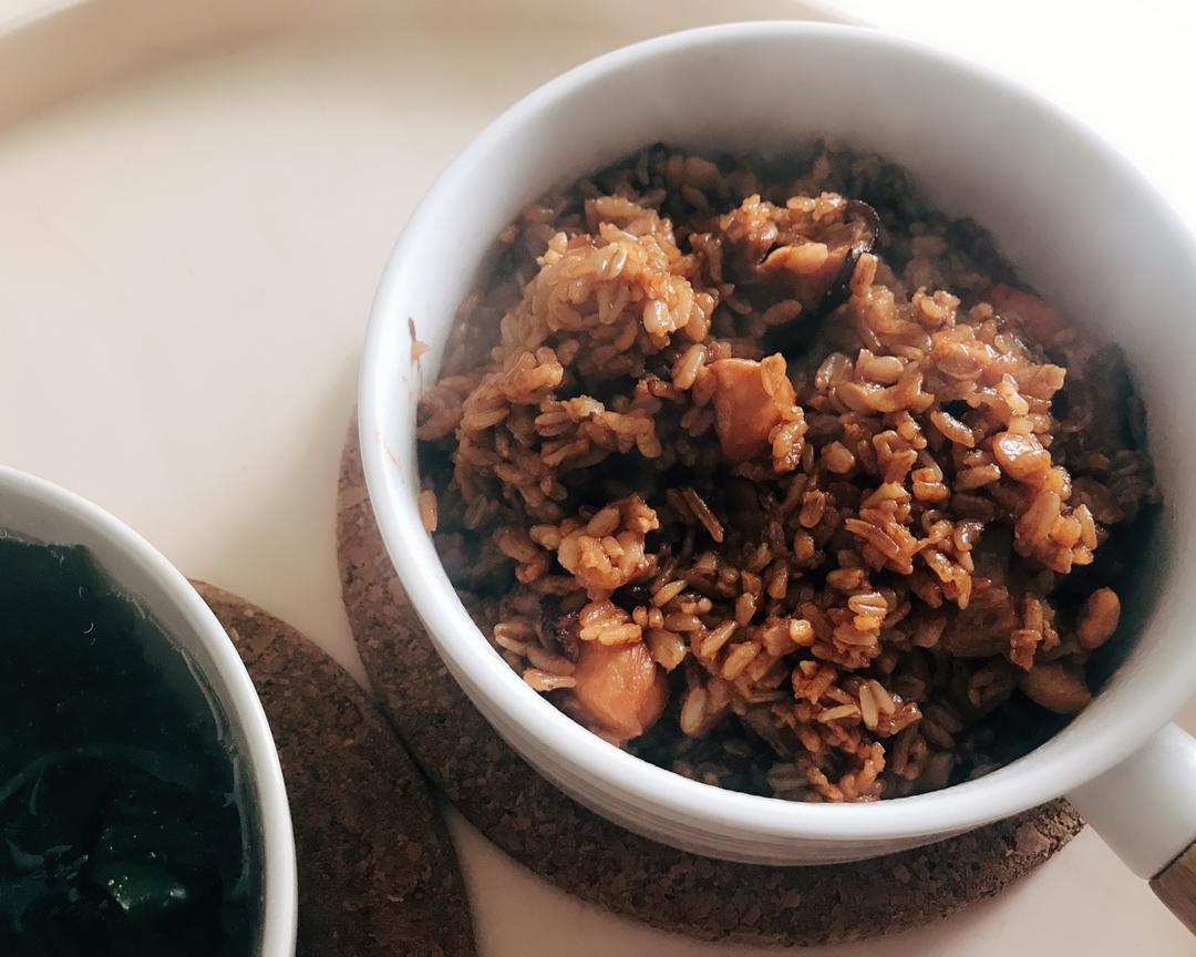 【香菇鸡肉焖饭】