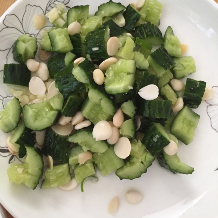 杏仁凉拌黄瓜干