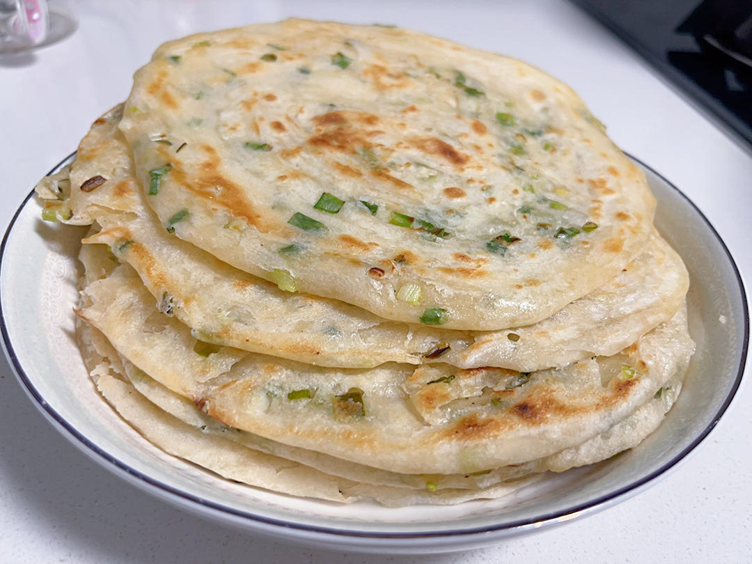 家常葱油饼 柔软多层 凉了也不硬 附细节视频详解