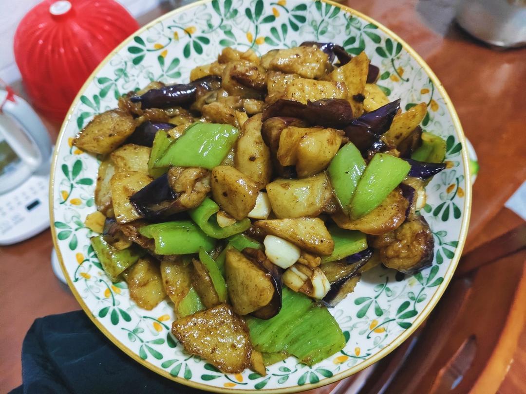微辣地三鲜                    家常菜
