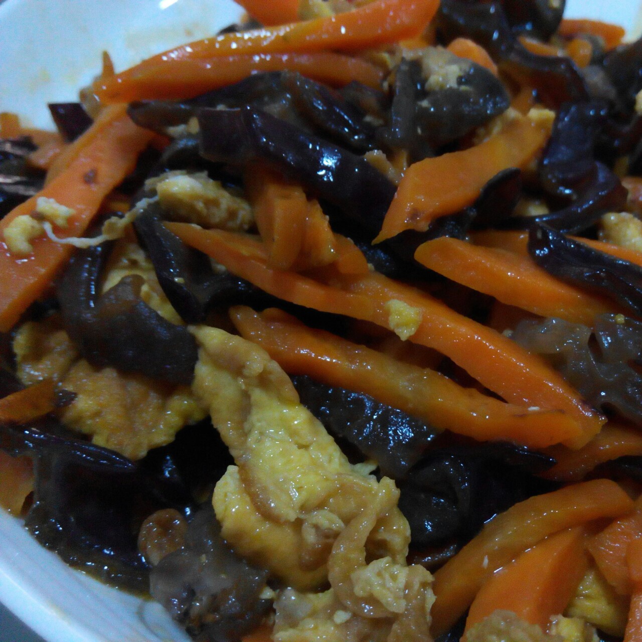 胡萝卜木耳炒蛋