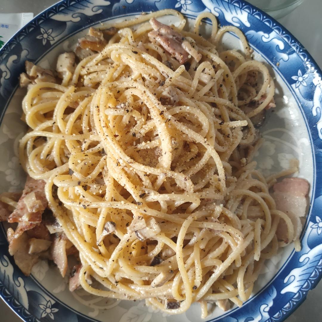 奶油蘑菇培根意大利面