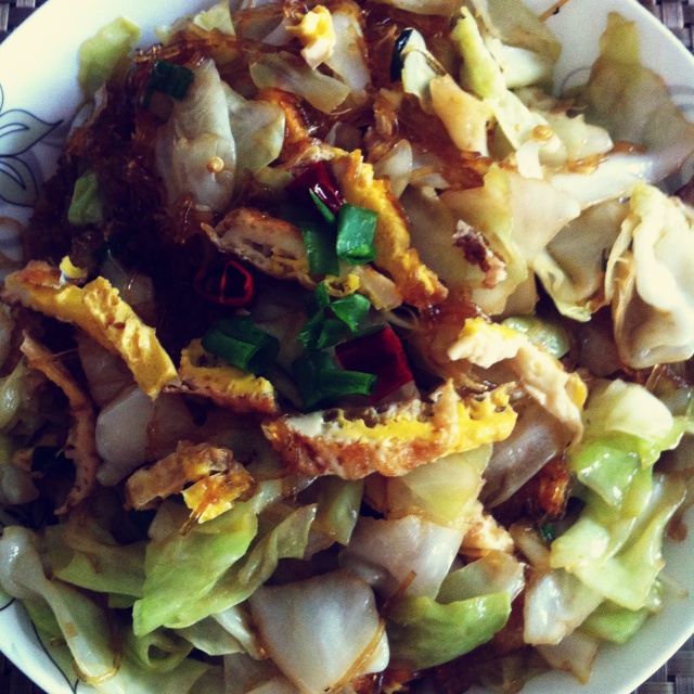 包菜粉丝炒鸡蛋
