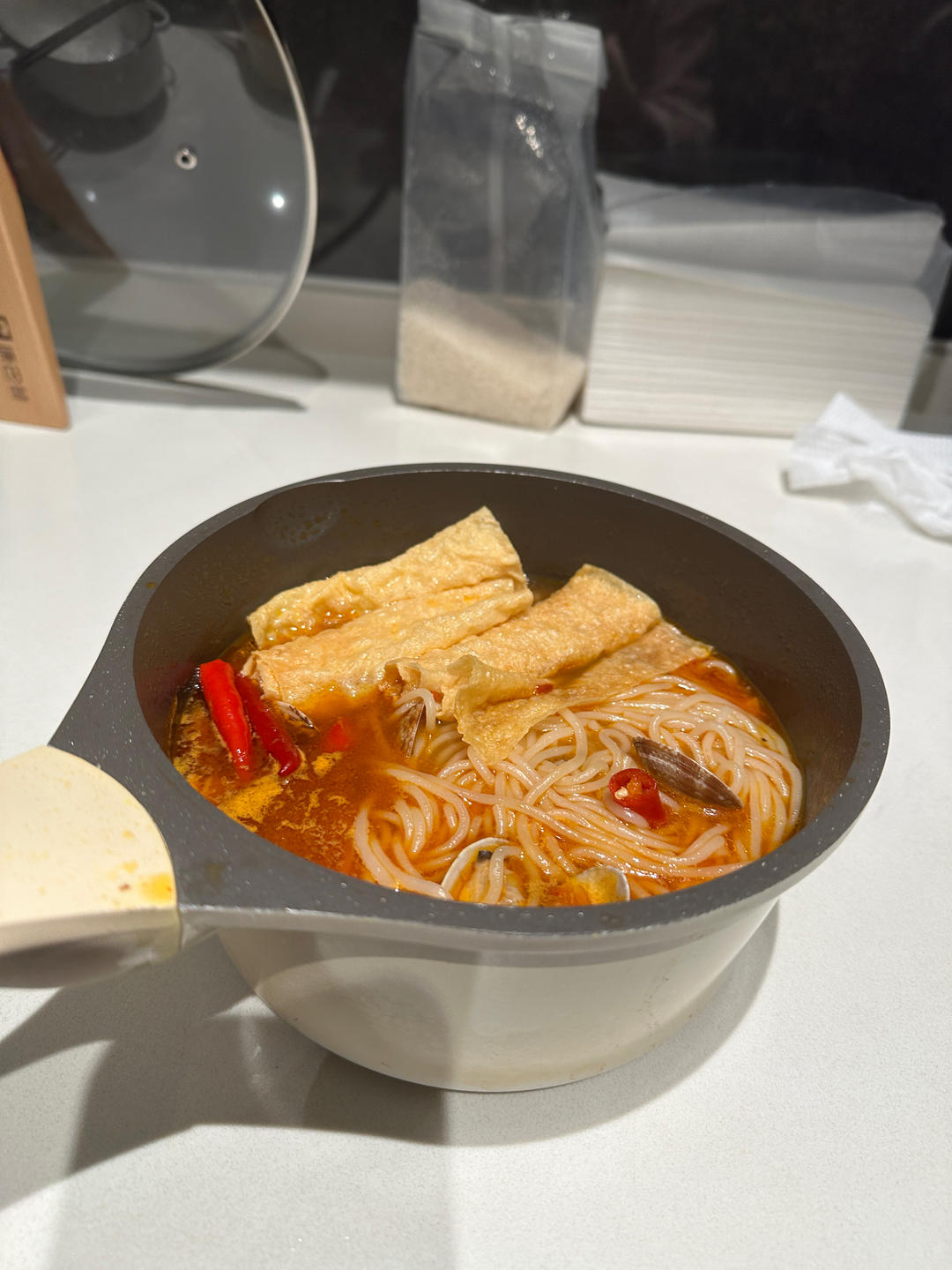 会上瘾的蒜蓉花甲米线