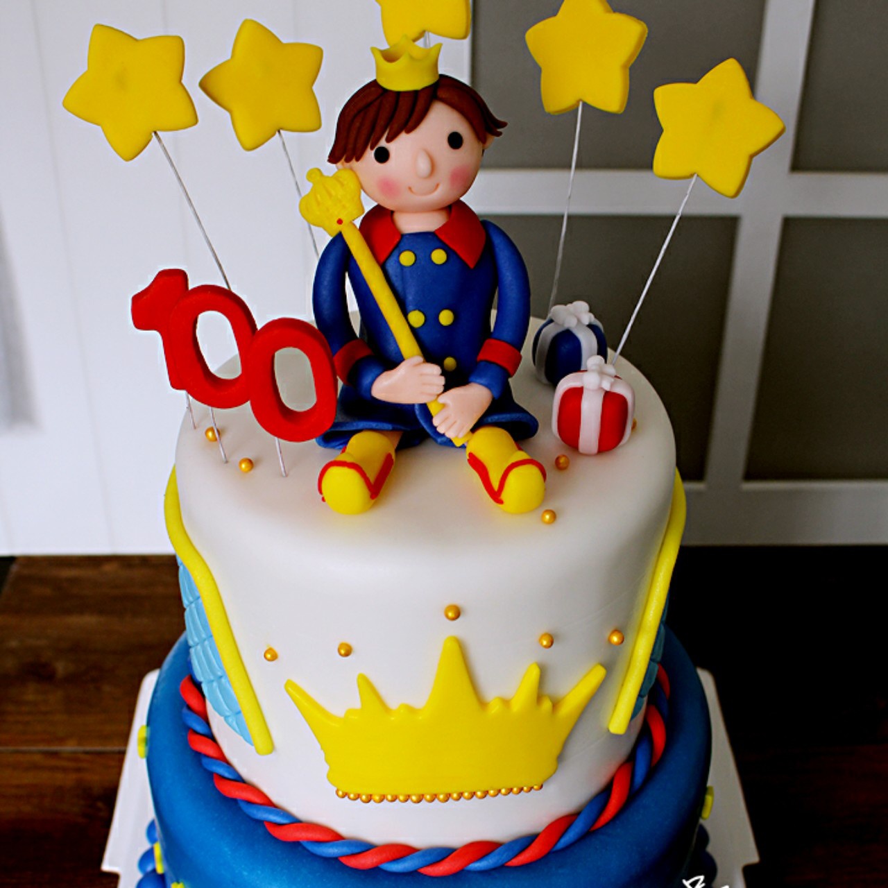 朵拉烘焙做的双层翻糖蛋糕