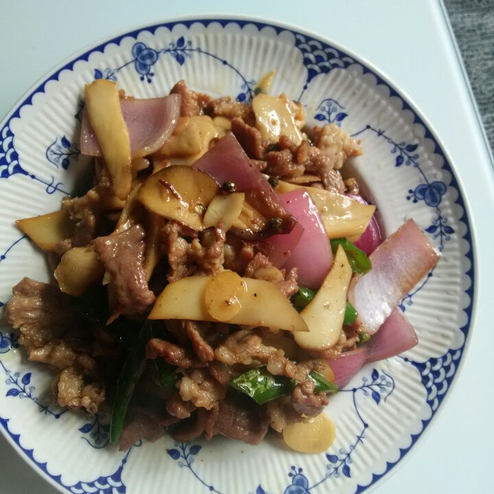 五花肉爆炒杏鲍菇