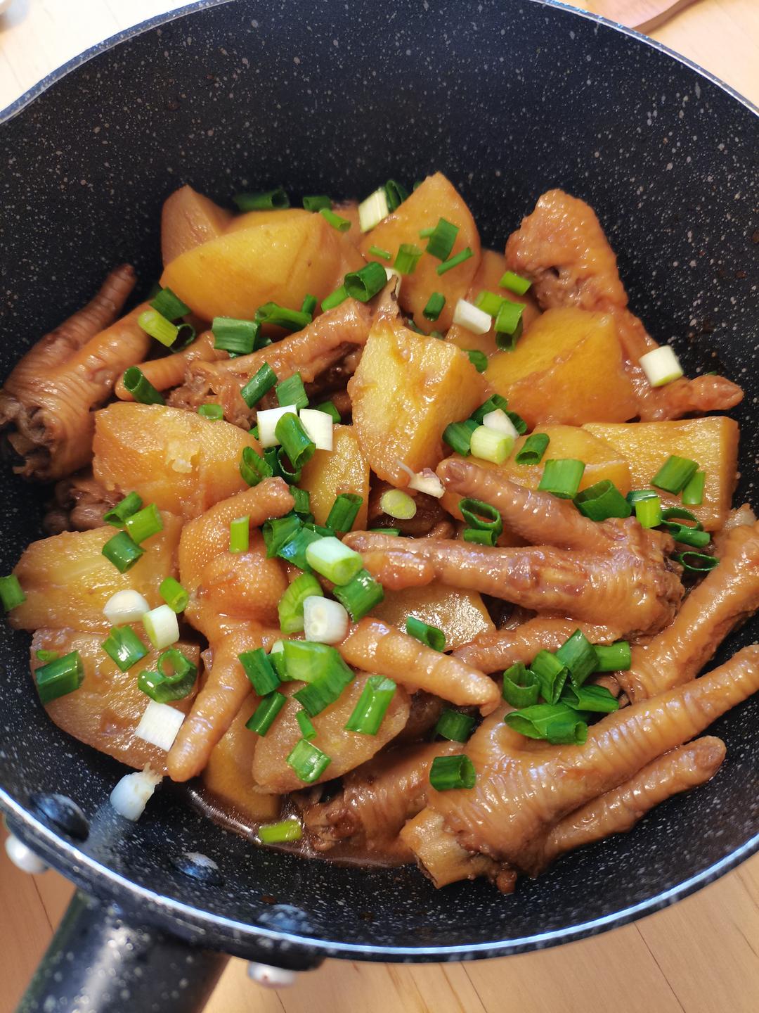 土豆鸡爪煲