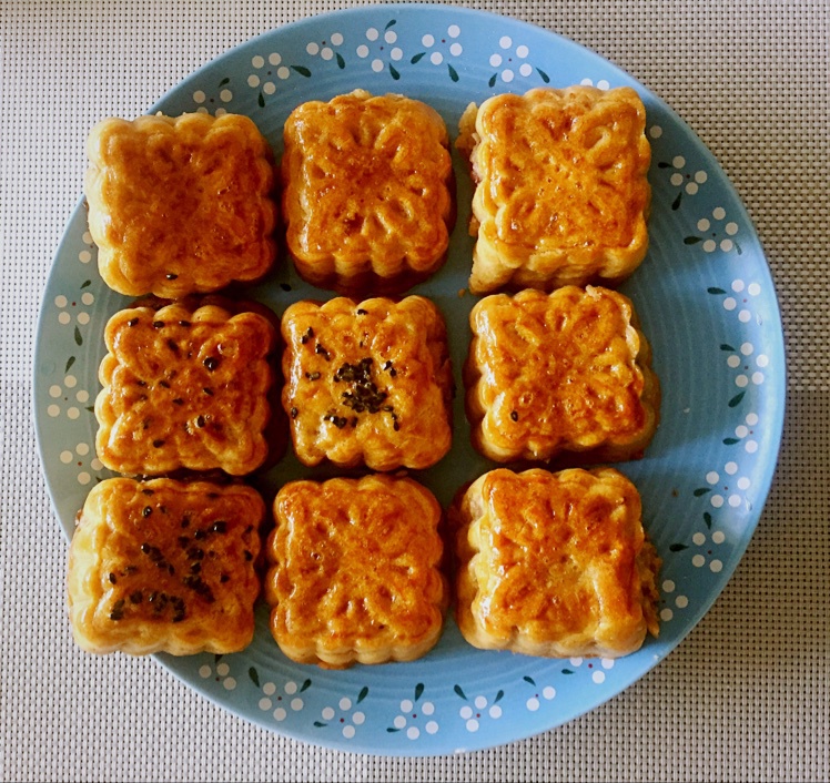 小溪潺潺1做的五仁火腿月饼