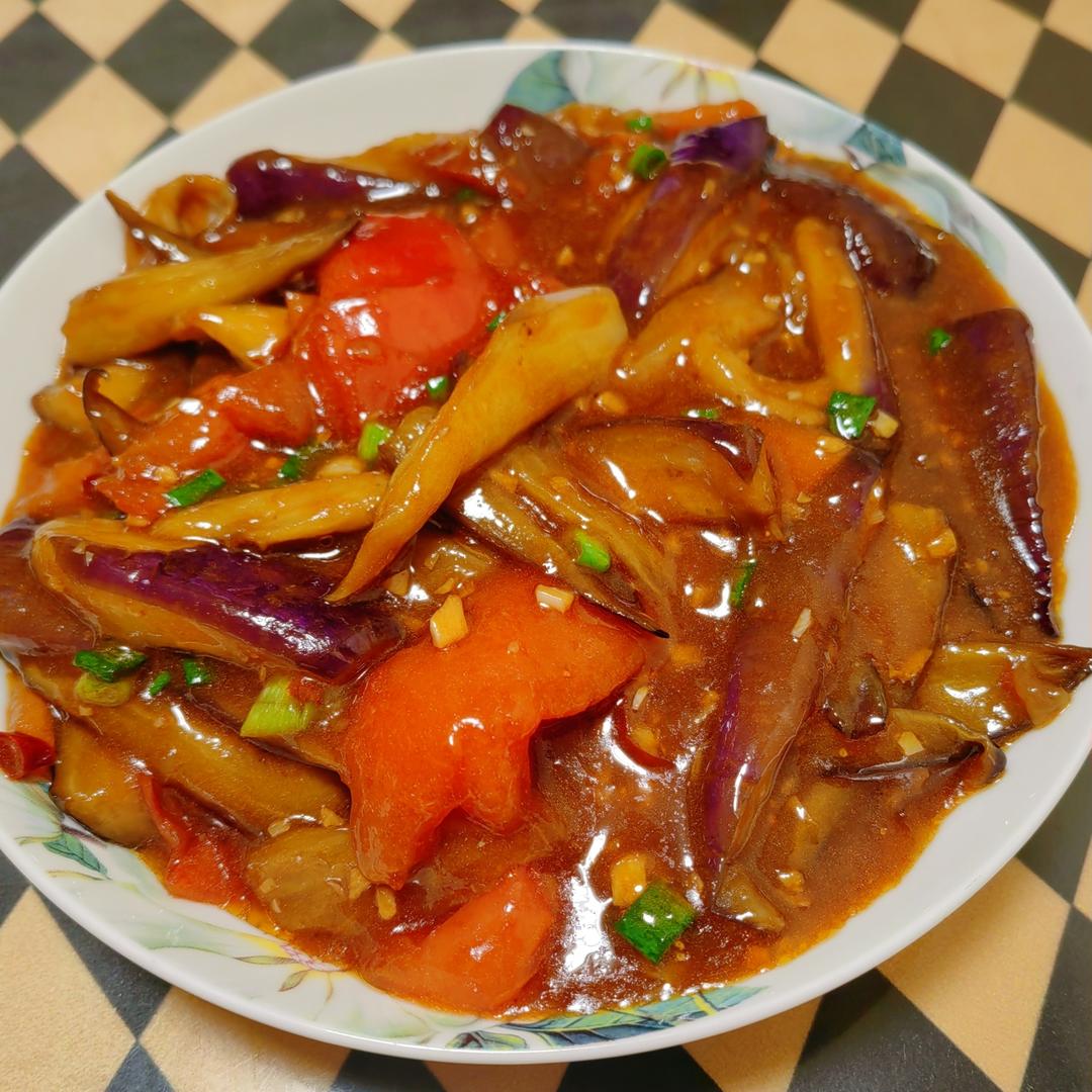 红烧茄子（佐西红柿尖椒）