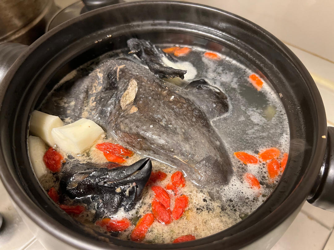 山药枸杞乌鸡汤