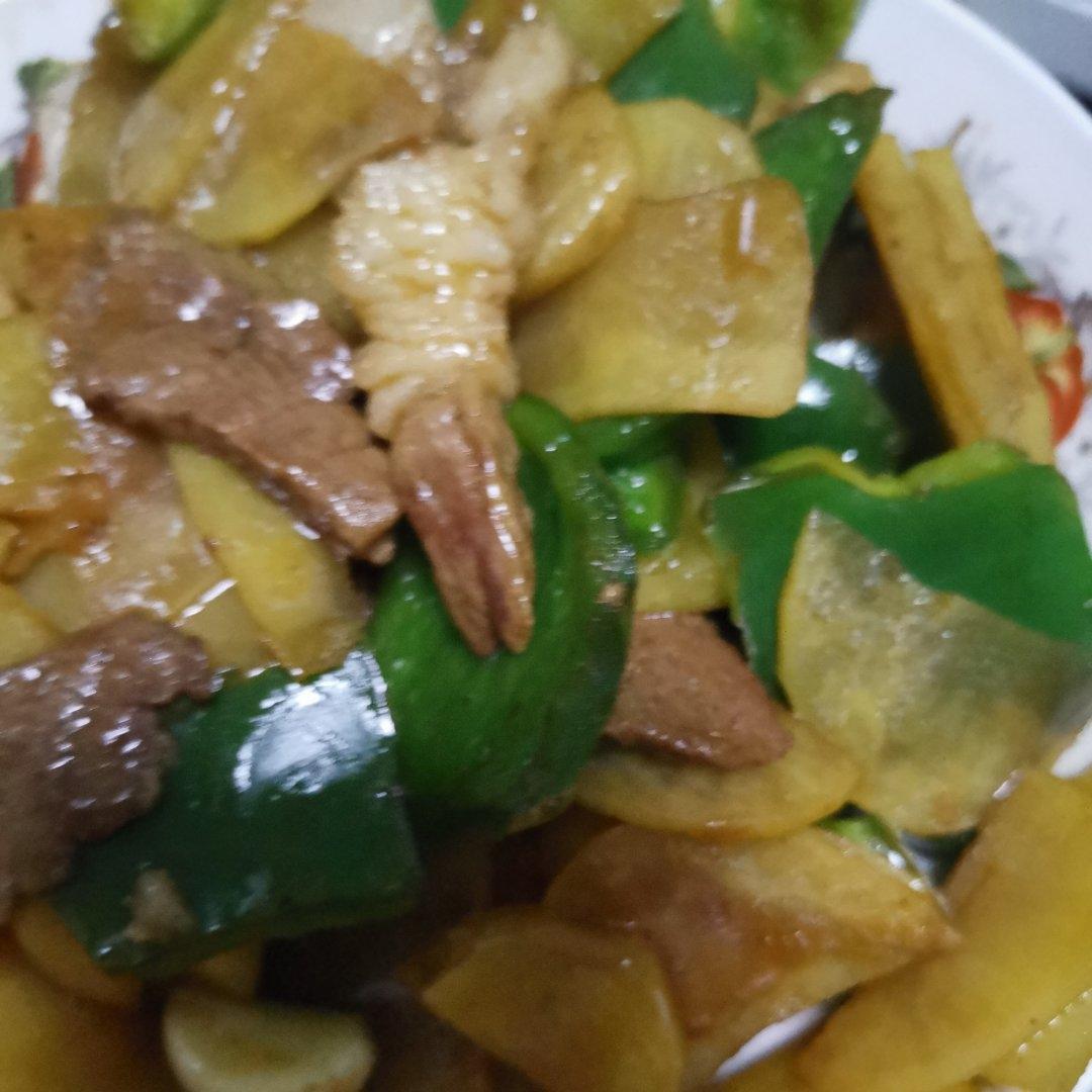 五花肉干煎土豆