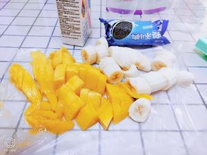 香蕉芒果奶昔的做法 步骤2
