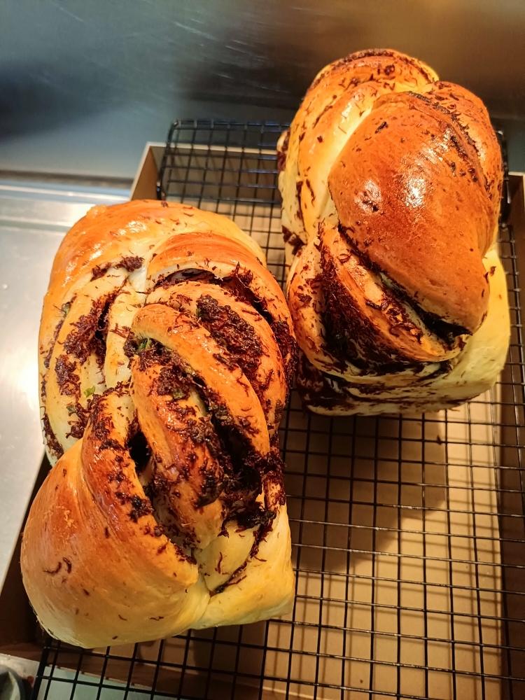 香葱肉松吐司~VS~🍫巧克力酱吐司🍫