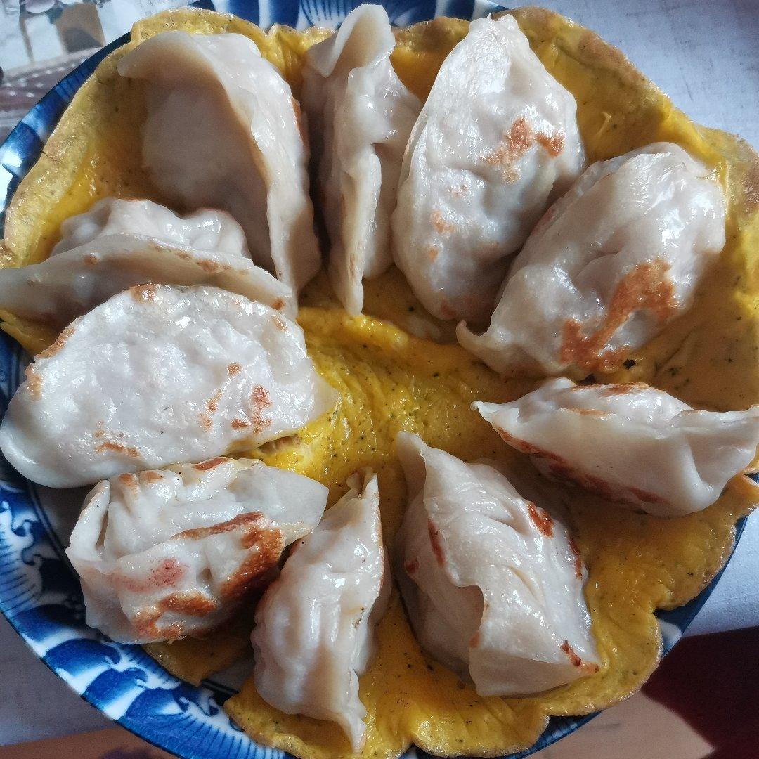 没人碰的剩饺子变身人人爱的黄金蛋饺啦