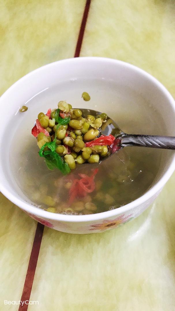 老苏州记忆中的那碗苏式绿豆汤--糯米,冬瓜糖,红绿丝