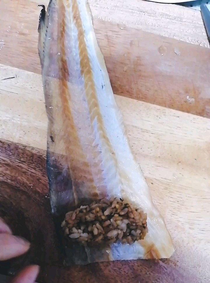 我猜你没吃过吧  延边特色美食【鱼皮包饭】