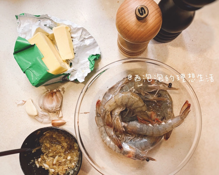香蒜黄油烤虾🦐🦐🦐让你的情人节大餐不简单💑的做法 步骤1