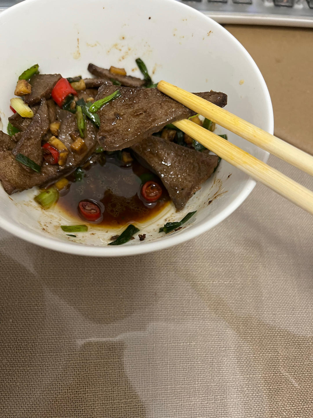 厨师长教你：“小炒猪肝”的家常做法，味道干香很赞，先收藏起来