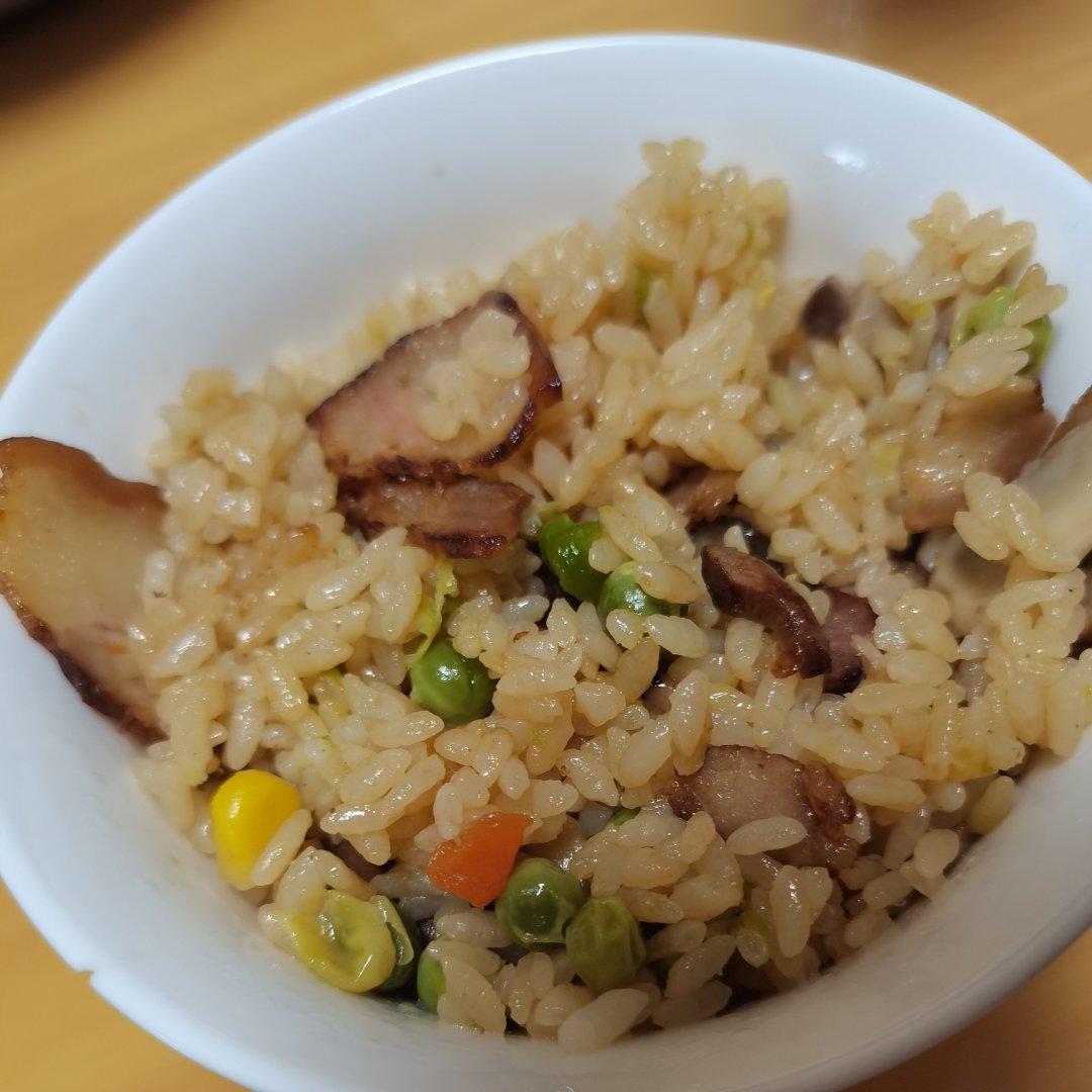 腊肉香肠青豆焖饭